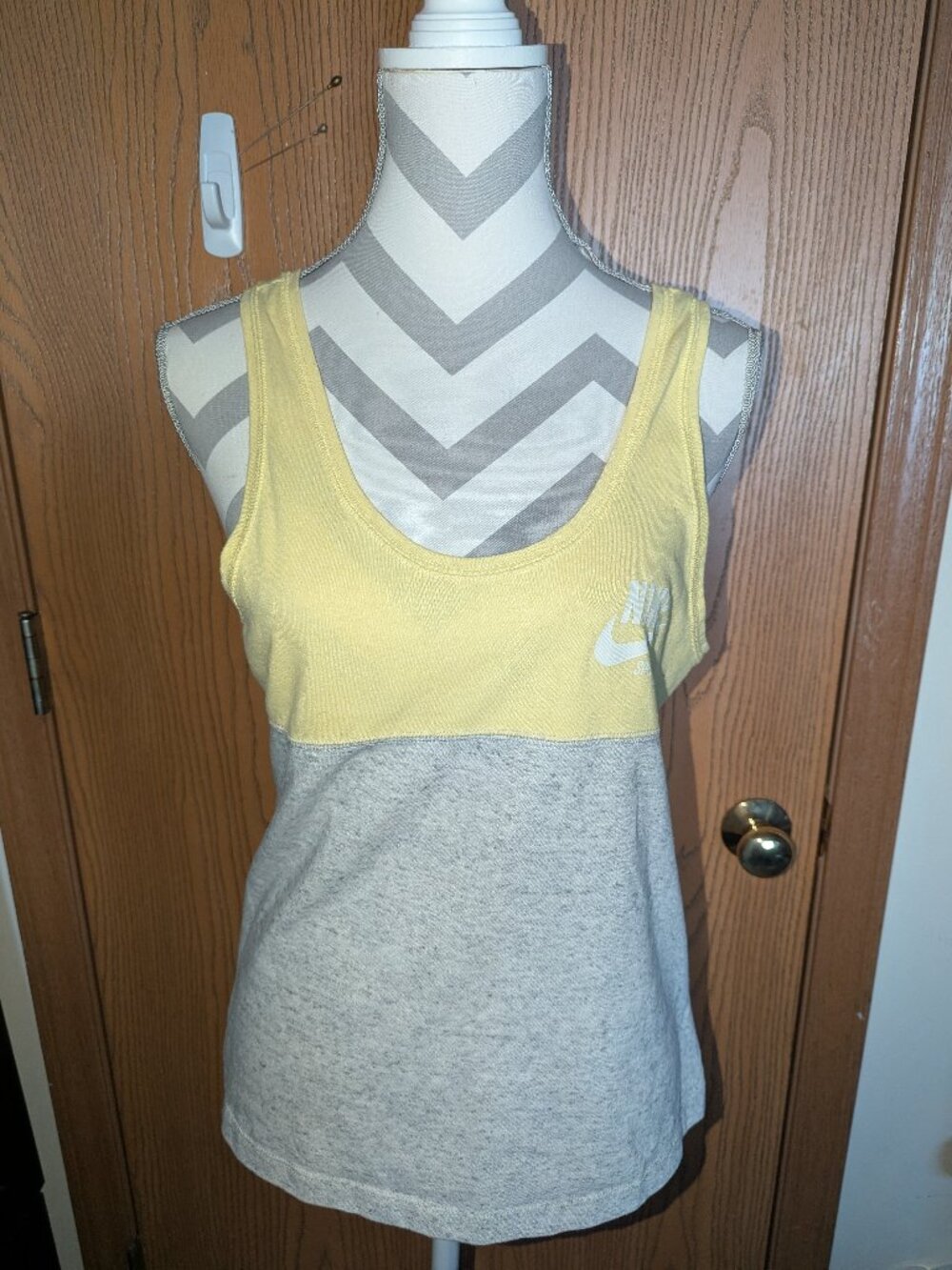 L Nike Tank Top